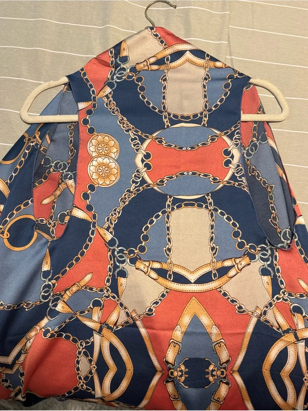 Elegant Navy and Rust Chain-Print Home Accent Throw